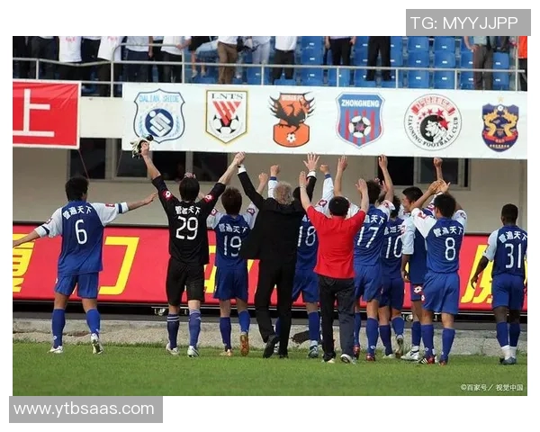 东京绿茵与德岛漩涡的激烈对决展现足球魅力与团队精神的较量